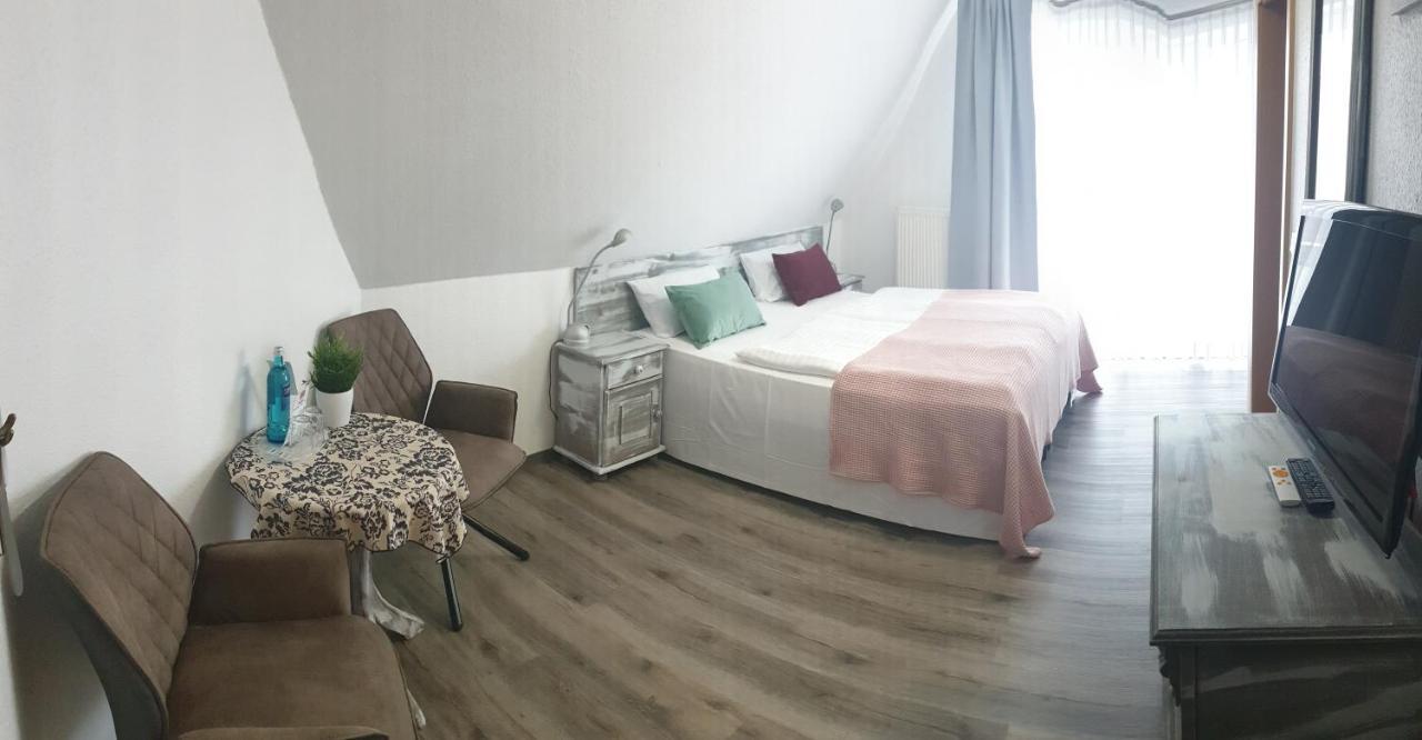 Hotel Blischke คาโรลิเนนซีล ภายนอก รูปภาพ